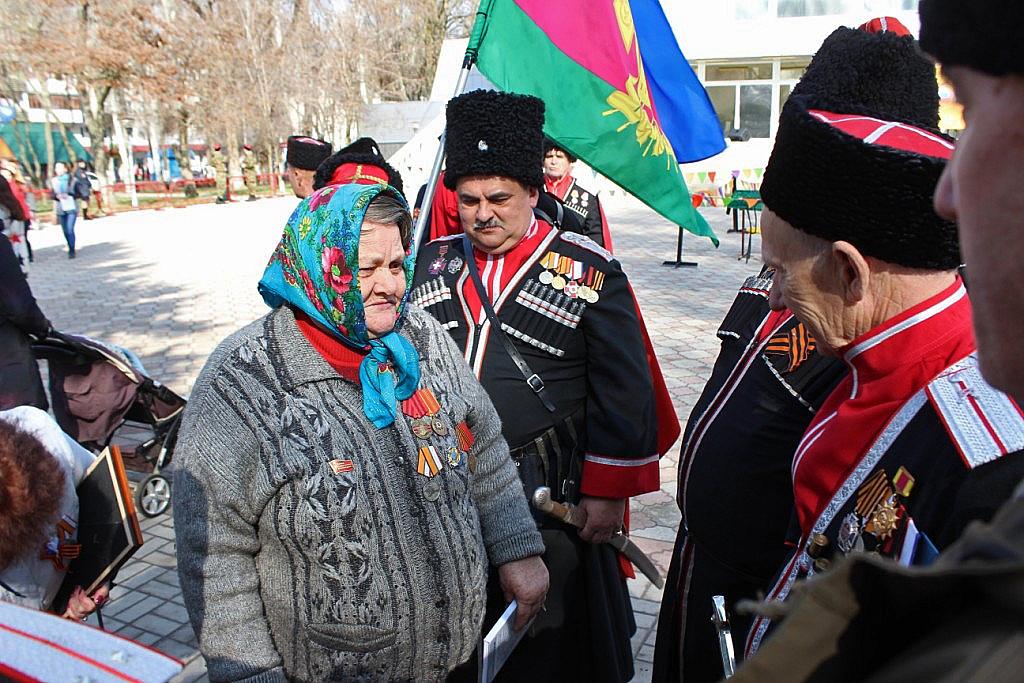 Фото - Феодосийские казаки побывали на праздничных мероприятиях в Армянске
