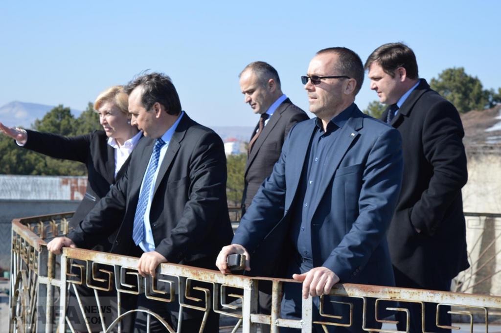 Фото новости - Министр сельского хозяйства Крыма Рюмшин посетил завод марочных вин в Коктебеле (фоторепортаж)