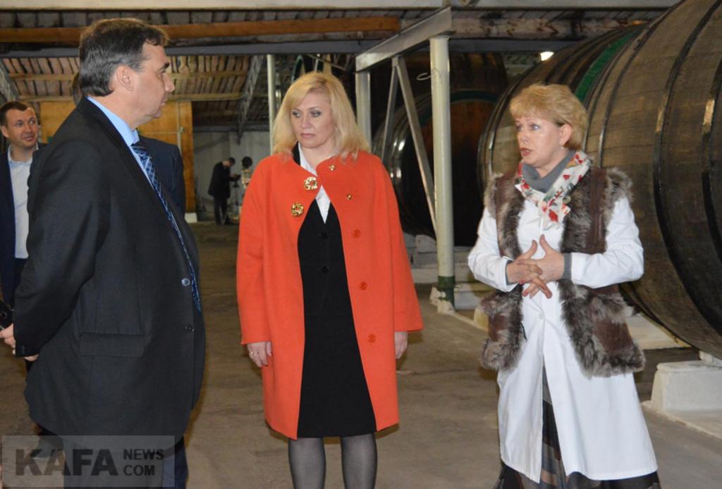 Фото - Министр сельского хозяйства Крыма Рюмшин посетил завод марочных вин в Коктебеле