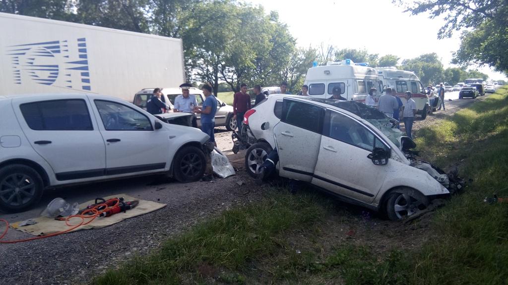 В массовом ДТП под Белогорском умер мужчина и пострадала женщина