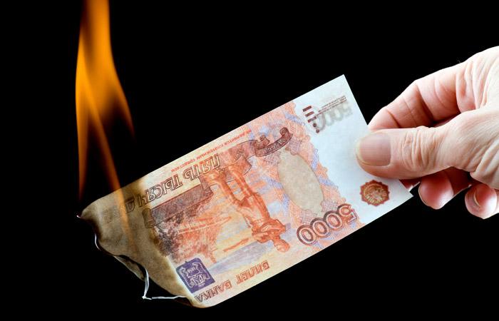 Реальная зарплата россиян в 2015 году снизилась на 9,5