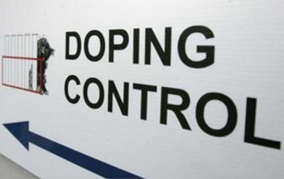 Скандал в российской атлетике спортсмены употребляли допинг и давали взятки