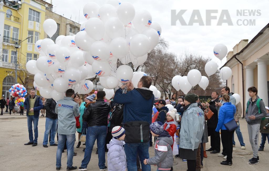 Фото - В Феодосии с размахом отметили День воссоединения Крыма с Россией (видео)