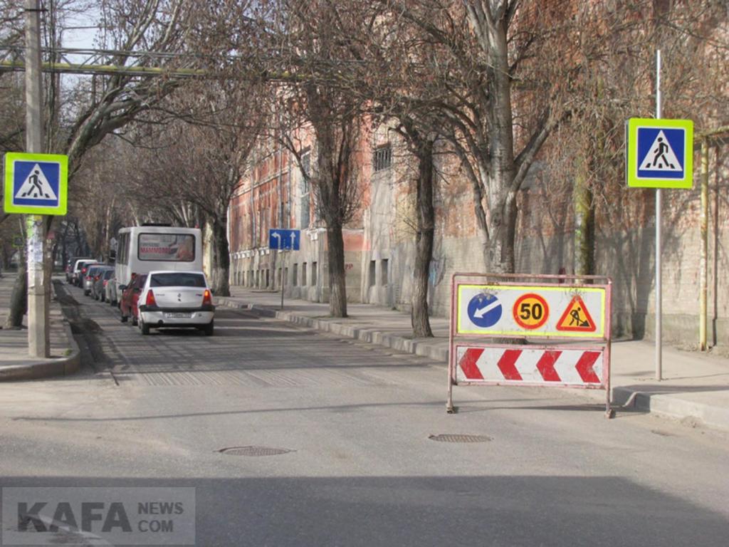 Фото - В Феодосии снова ремонтируют дорожное покрытие улиц Победы и Советская