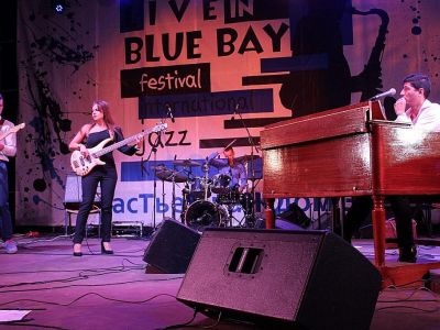    Live in blue bay 2017 ()