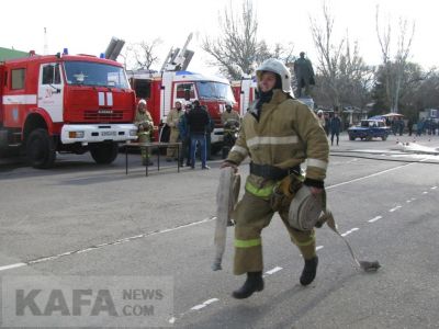 Феодосийские спасатели провели показательные выступления (видео)