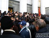 Чернобыльцы проломили забор под Радой