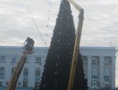 Елка в Симферополе - новая, высотой 18 метров