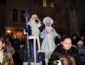 В Феодосии зажгли огни на новогодней елке (видео)