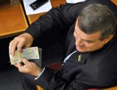 Депутаты отменили себе льготы