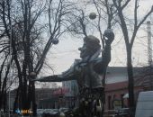 У цирка Симферополя установили кованого клоуна