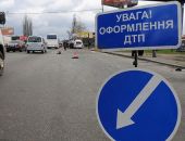 В Луганске пьяный на авто врезался в толпу у елки