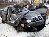 На Закарпатье  упавшее дерево убило двух человек в авто