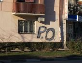 В Феодосии хулиганы портят надписями здания 