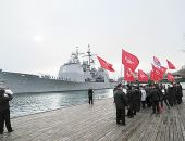 Из Крыма выгоняли американский крейсер и жгли флаг США