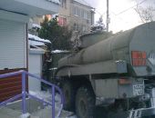 В Крыму бензовоз врезался в магазин