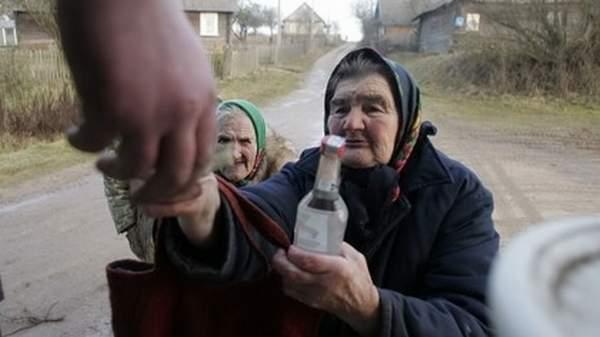 Выпил сел. Бабушка с водкой. Бабка с самогоном.