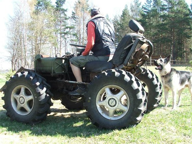 Самодельный трактор из старого советского внедорожника - сильно облегчает труд, а не кошелек