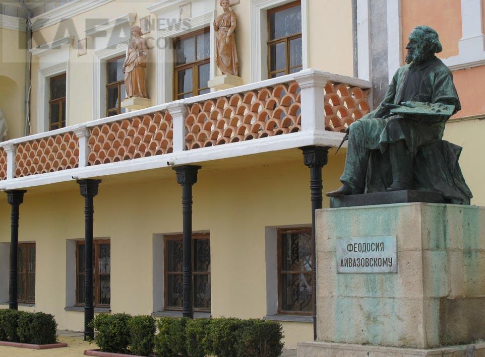 Фото галереи айвазовского. Феодосия картинная галерея Айвазовского. Крым Феодосия музей Айвазовского. Музей древностей Айвазовский.