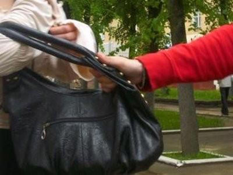 В Феодосии у женщины украли сумку с деньгами - газета «Кафа» новости  Феодосии и Крыма