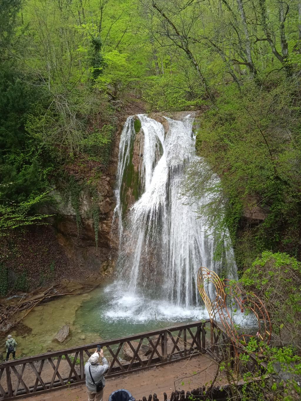 Водопад козырек в крыму фото