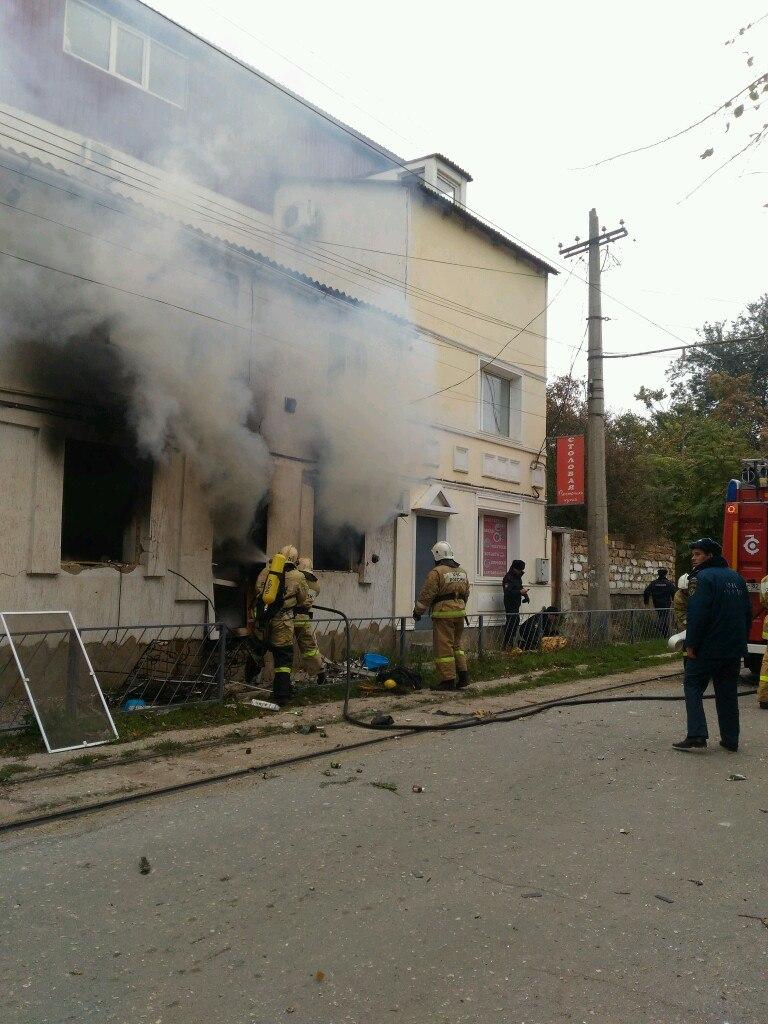 В Крыму сегодня в жилом доме в Евпатории произошел взрыв газа (фото)  (обновлено) - газета «Кафа» новости Феодосии и Крыма