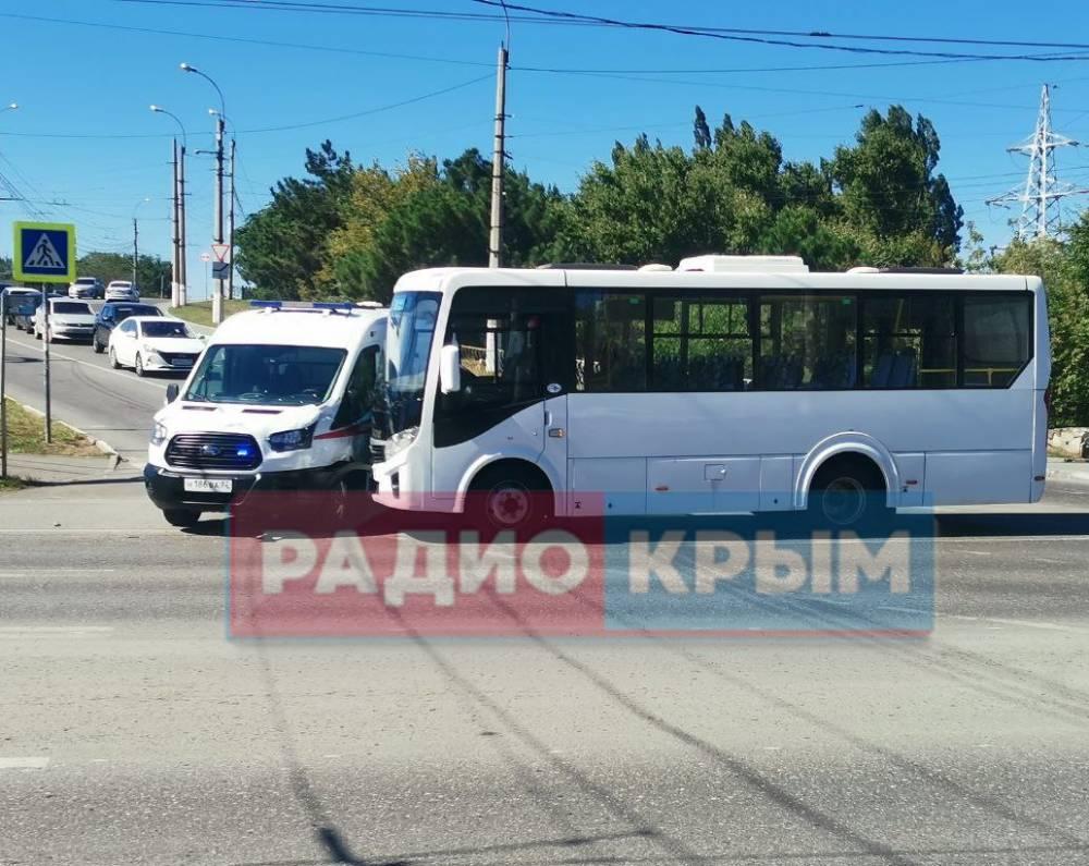 В Симферополе автобус протаранил машину Скорой помощи - газета «Кафа»  новости Феодосии и Крыма