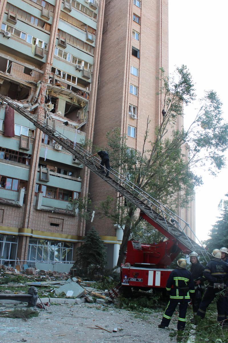 Взрыв газа в высотке Луганска: эвакуировано 60 человек, людей достают  из-под завалов - газета «Кафа» новости Феодосии и Крыма