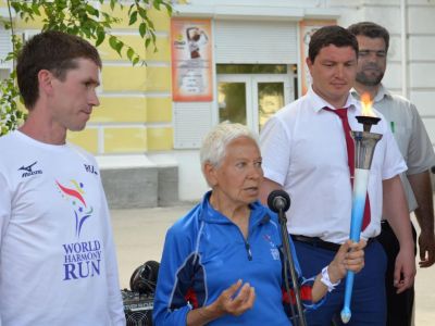 Участники факельной эстафеты «Бег Мира» побывали в Феодосии