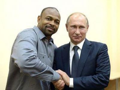 После встречи в Крыму с Путиным американский боксер Рой Джонс получил гражданство РФ