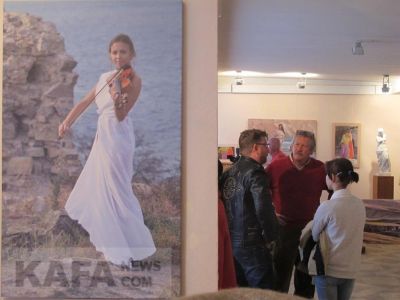 Живые скульптуры на выставке феодосийского фотохудожника