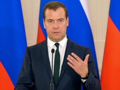 Медведев прилетел в Крым и напомнил, что на трассу «Таврида» дополнительных денег нет