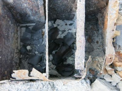 В траншее на платановой аллее в Феодосии нашли старинный сейф