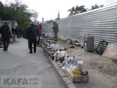 В Феодосии продавцы «блошиного рынка» добиваются разрешения на торговлю