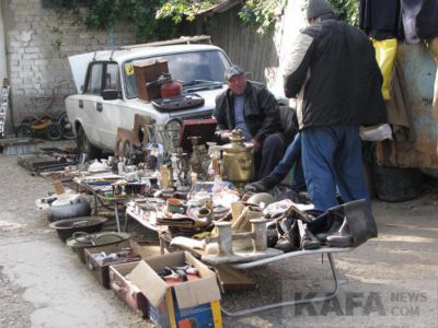 В Феодосии продавцы «блошиного рынка» добиваются разрешения на торговлю