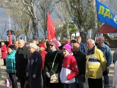 Коммунисты Феодосии провели митинг против переноса памятника Ленину (видео)