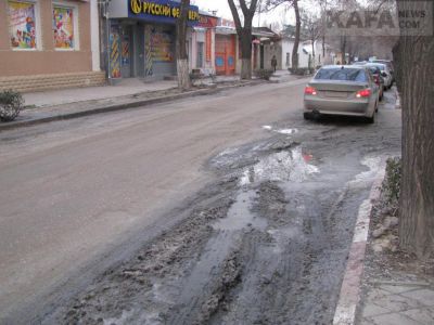 Жители центра Феодосии жалуются на запах канализации