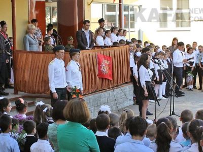 Школьники села Ближнее и кубанские казаки приняли участие в мероприятиях ко Дню Победы (видео)