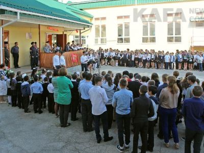 Школьники села Ближнее и кубанские казаки приняли участие в мероприятиях ко Дню Победы (видео)