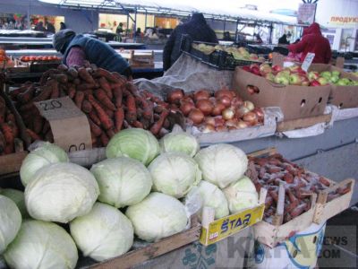 Из-за холодов на рынке почти исчезли овощи и фрукты