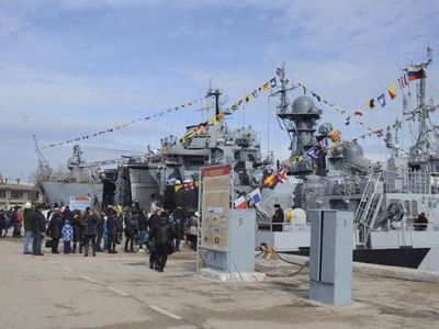 В Севастополе в День защитника Отечества военные покажут крымчанам боевую технику