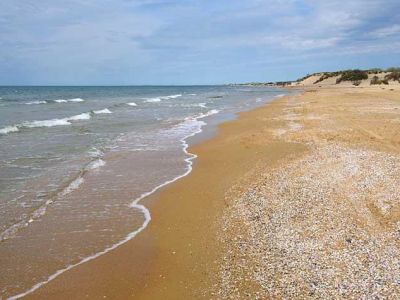На черноморских пляжах Кубани запретили купание из-за аномально холодной воды