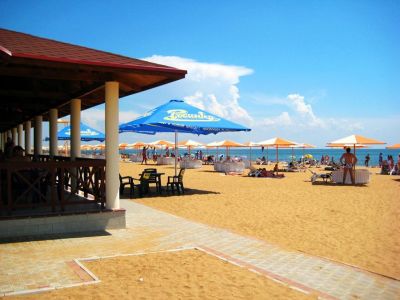 Феодосийский пляж «Золотые пески» лучший в России
