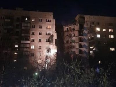 В Магнитогорске ночью из-за взрыва газа обрушился подъезд дома, есть погибшие