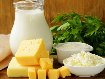 Роспотребнадзор выявил растительные жиры в 7-8% пробах молока и сыра