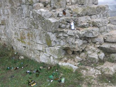 Грязная Феодосия, - пакеты с мусором, битые бутылки стали атрибутом старого города