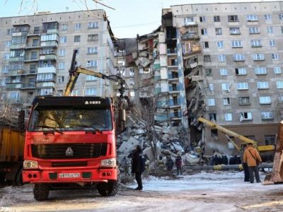 Дом, который обрушился в Магнитогорске 31 декабря, сегодня ночью загорелся