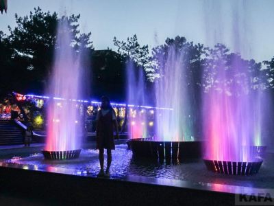 Ночные фонтаны в Феодосии (видео)