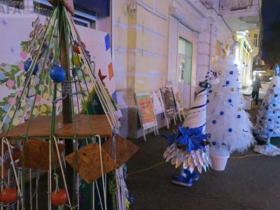 В Феодосии проходит конкурс «Креативная елка» 