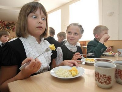 В Крыму готовы обеспечить  школьников бесплатными обедами 